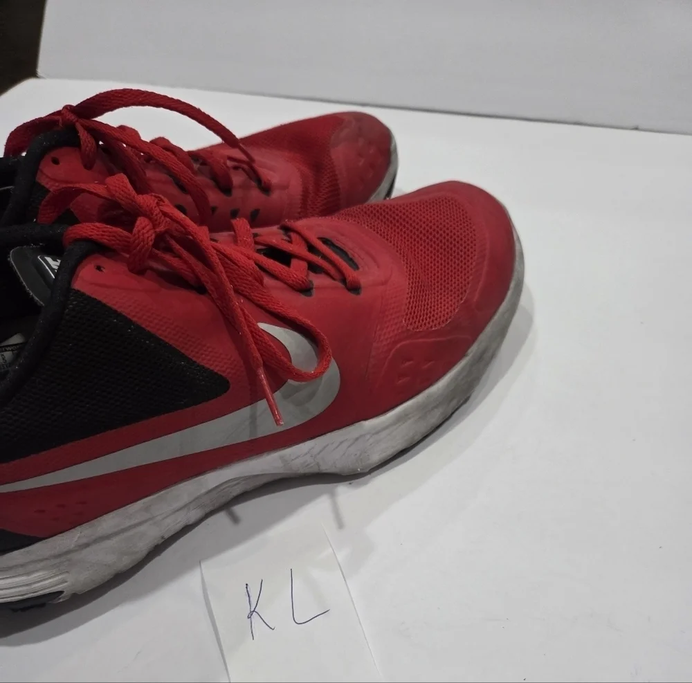 Nike Men's Dynamic Red and Black Athletic Shoes Sz.9,5